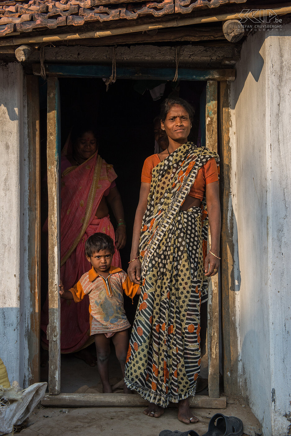 Tadoba - Womand with child  Stefan Cruysberghs